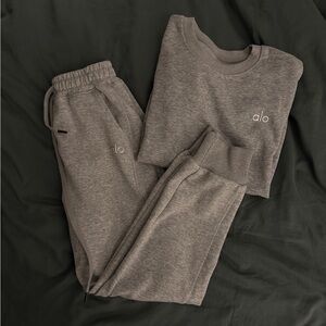 Alo Heather Gray Sweatshirt and Joggers Set